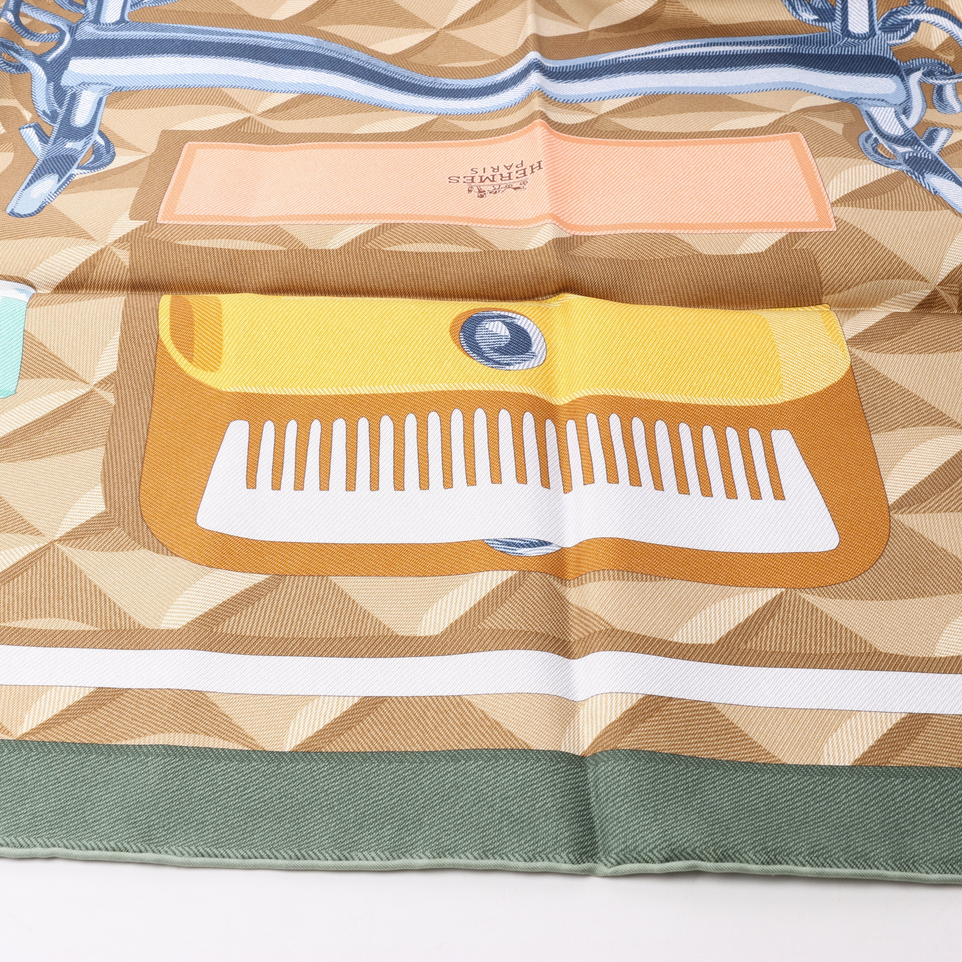 Hermès Carré 90 "BEAUTE COMPOSEE" Silk handkerchief in Green