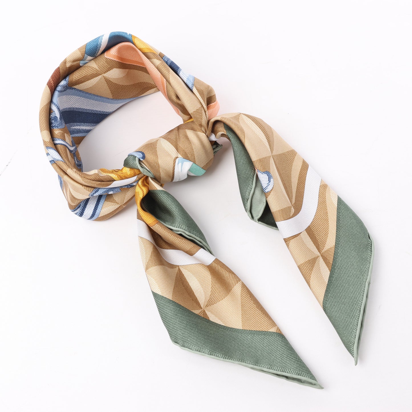 Hermès Carré 90 "BEAUTE COMPOSEE" Silk handkerchief in Green