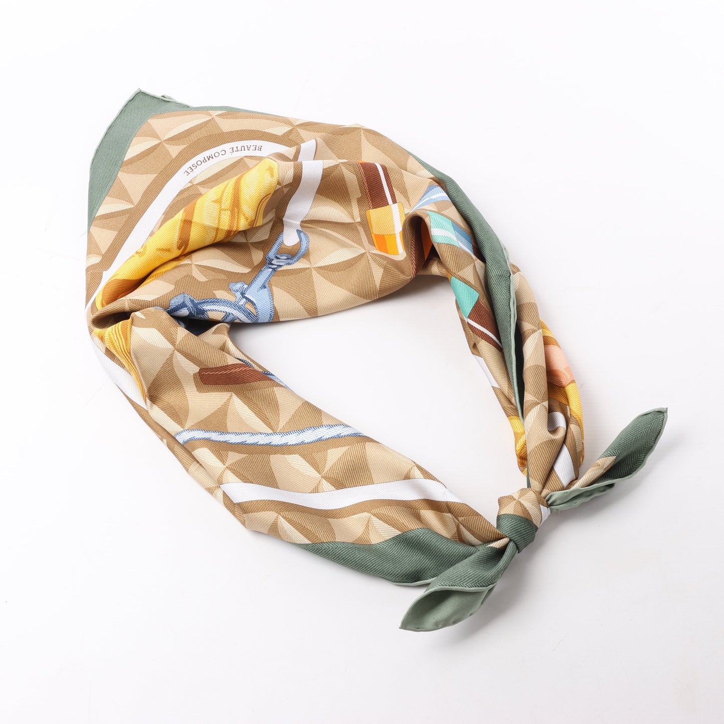 Hermès Carré 90 "BEAUTE COMPOSEE" Silk handkerchief in Green