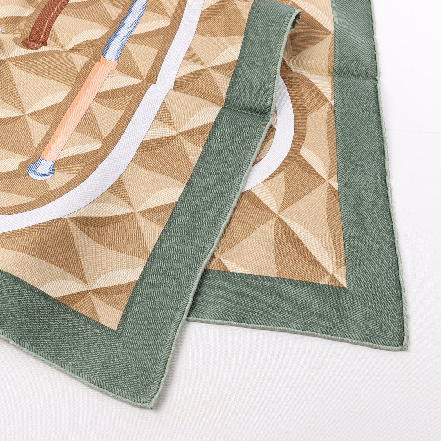 Hermès Carré 90 "BEAUTE COMPOSEE" Silk handkerchief in Green