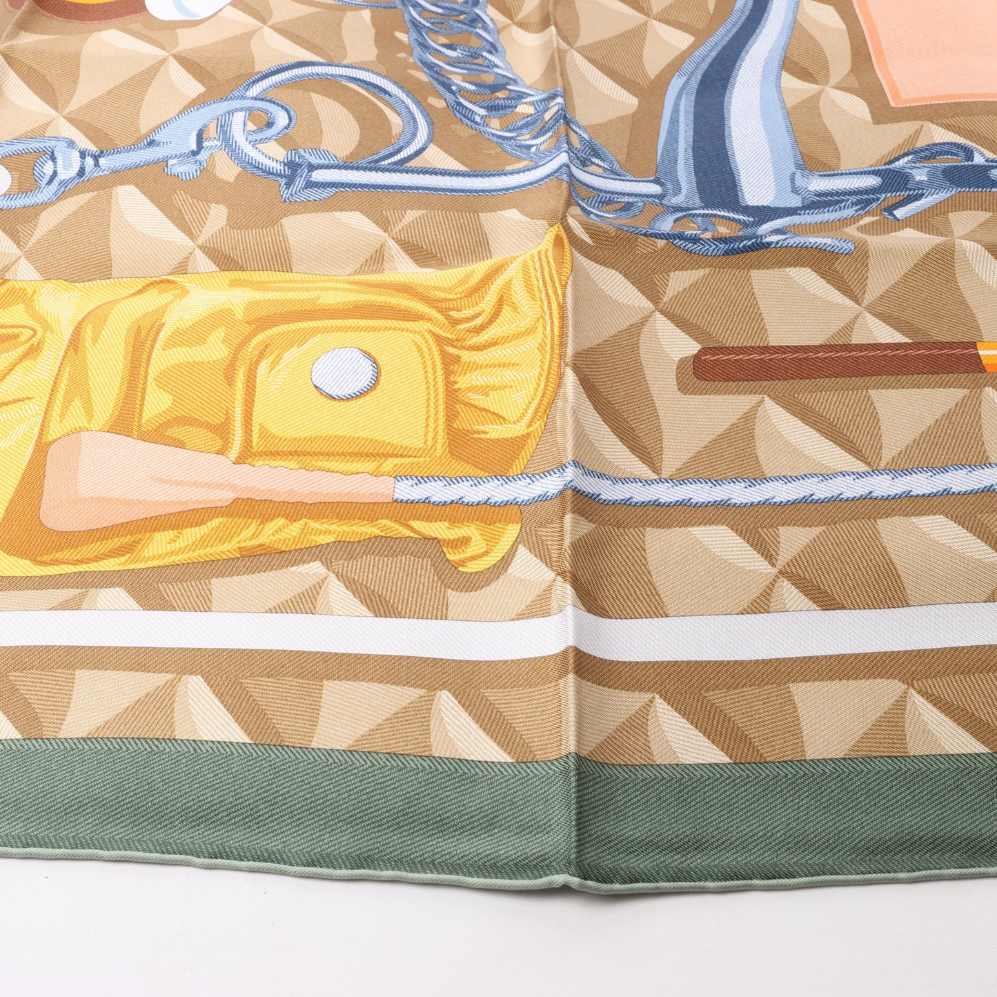 Hermès Carré 90 "BEAUTE COMPOSEE" Silk handkerchief in Green