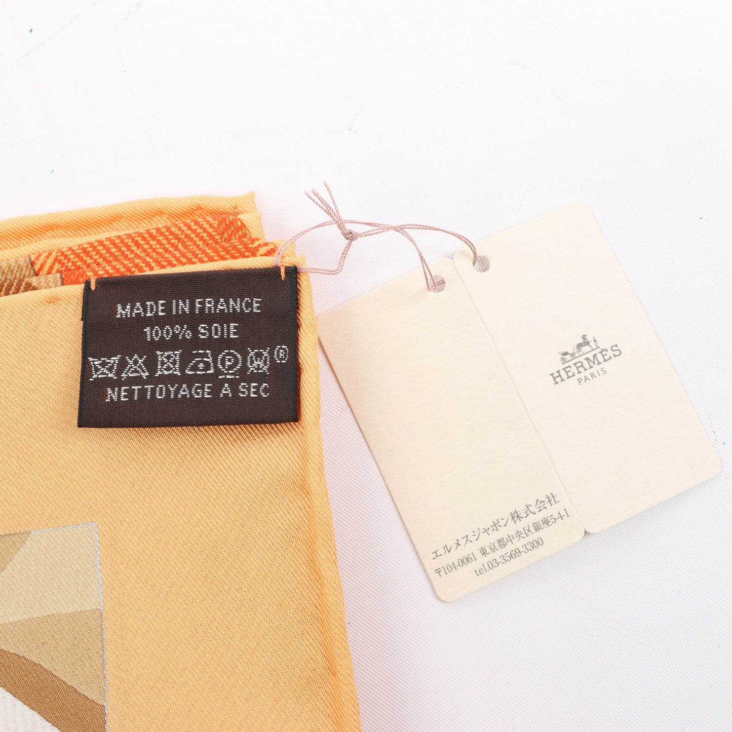 Hermès Carré 90 "BEAUTE COMPOSEE" Silk handkerchief in Orange
