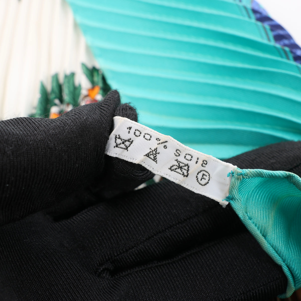 Hermès Carré 90 "BONSAI" Plissé Scarf Silk in Blue