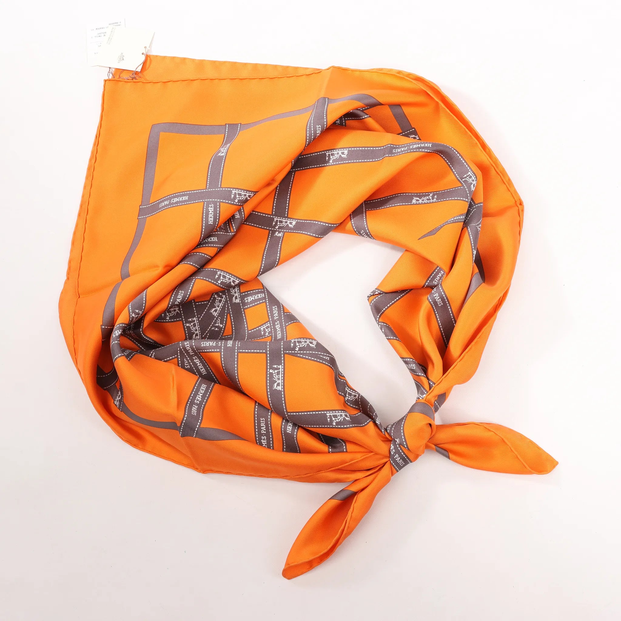 Hermès Carré 90 "Bolduc Ribbon" Pañuelo de seda en naranja