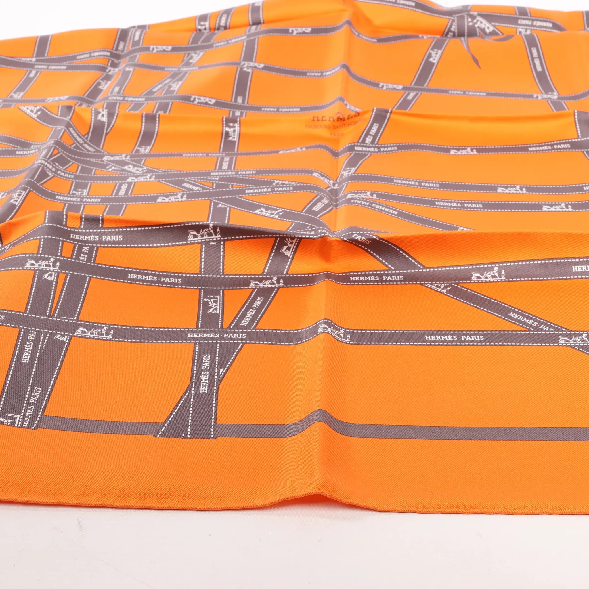 Hermès Carré 90 "Bolduc Ribbon" Pañuelo de seda en naranja