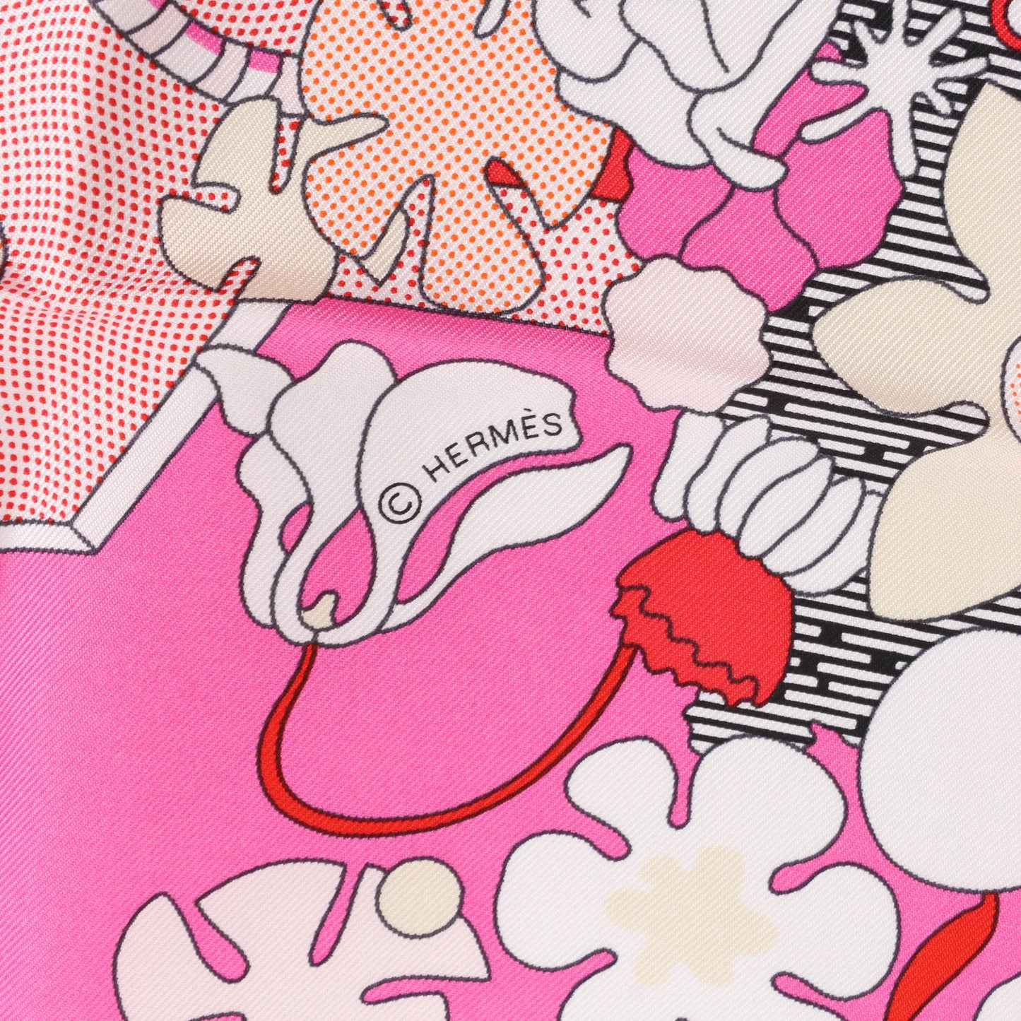 Hermès Carré 90 "CA DECOIFFE" Silk handkerchief in Pink