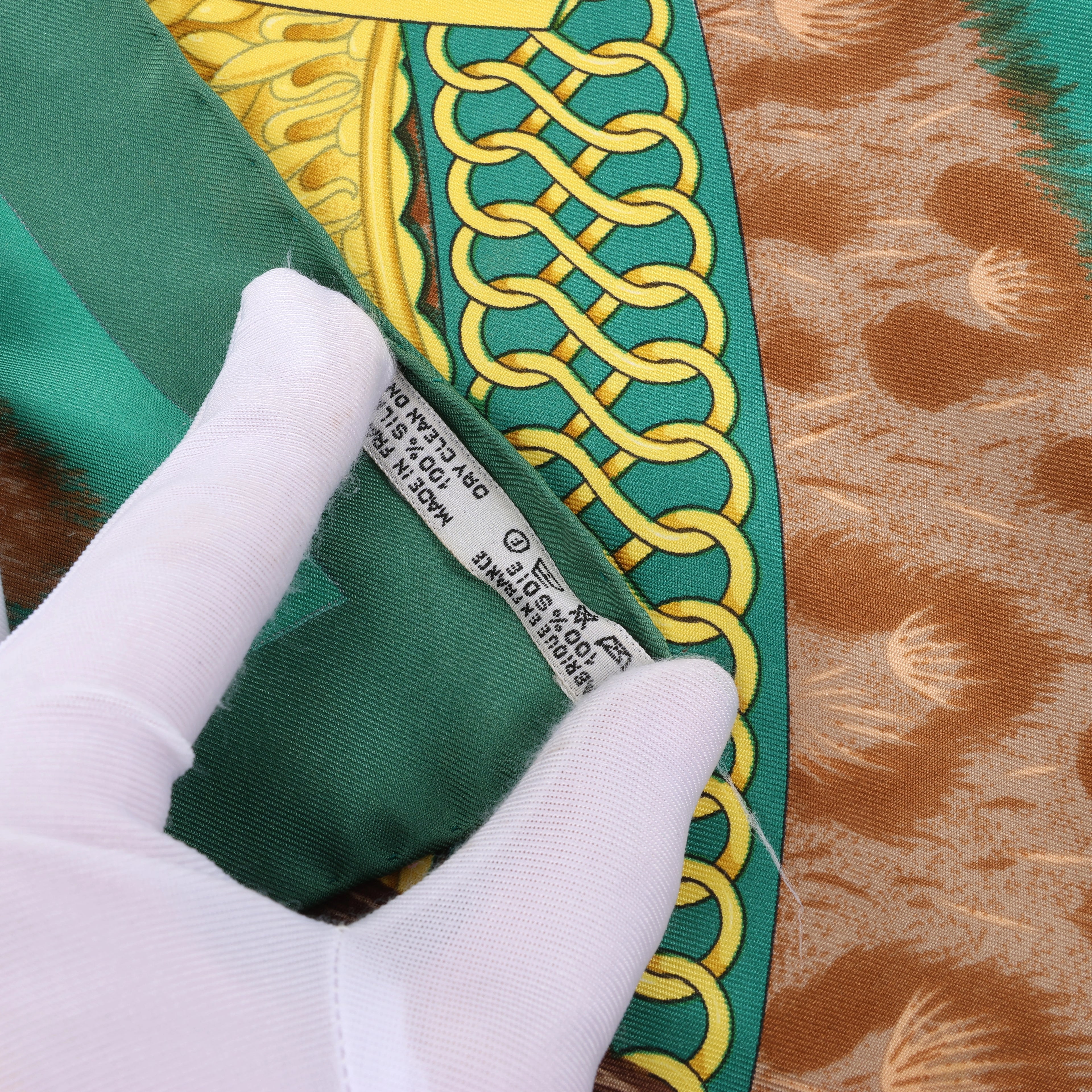 Hermès Carré 90 "CASQUES et PLUMETS" Silk handkerchief in Green