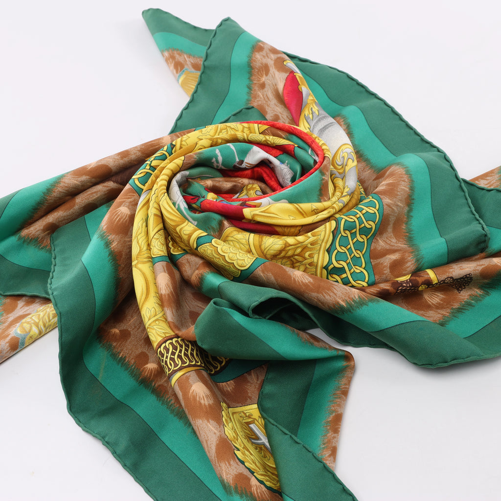 Hermès Carré 90 "CASQUES et PLUMETS" Silk handkerchief in Green