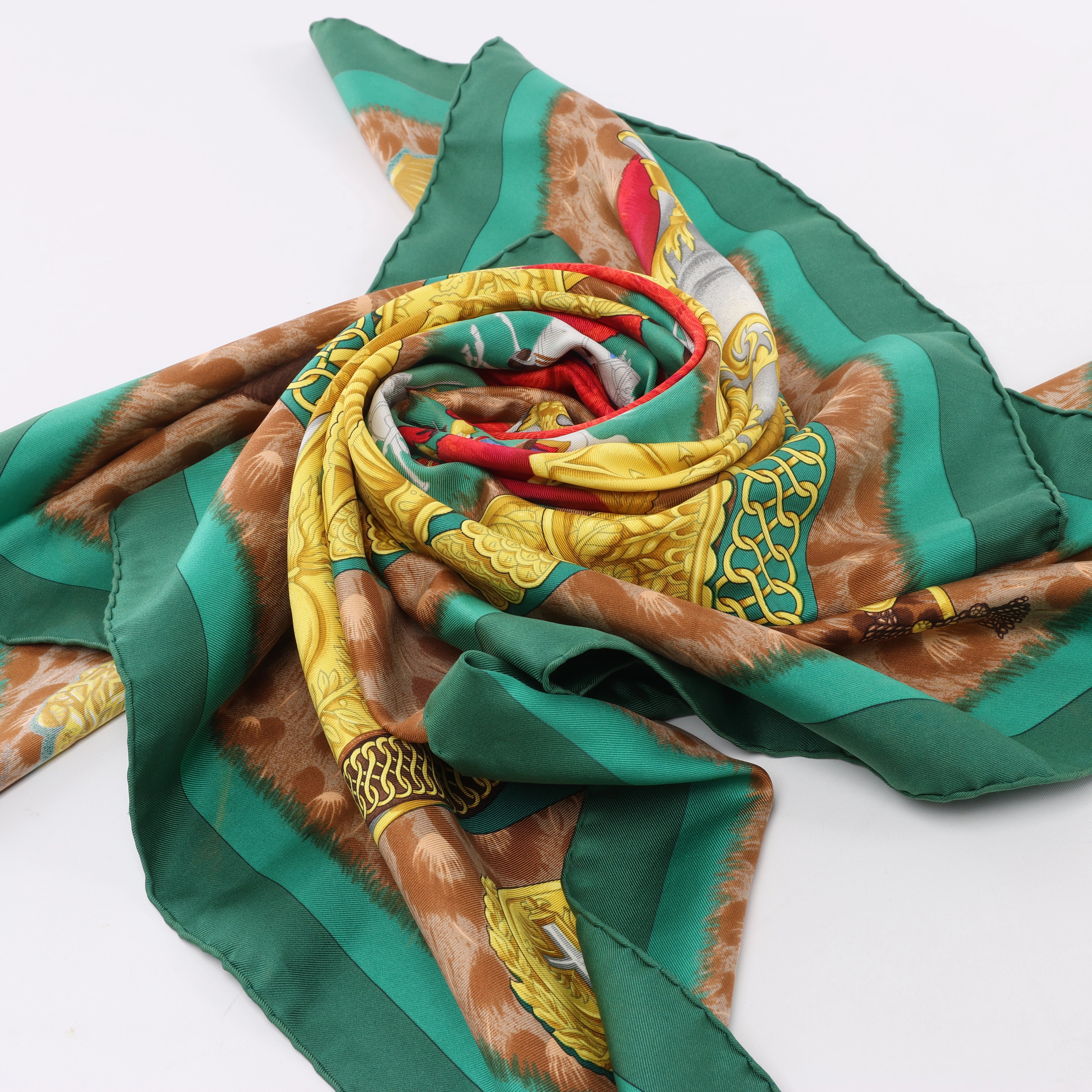 Hermès Carré 90 "CASQUES et PLUMETS" Silk handkerchief in Green