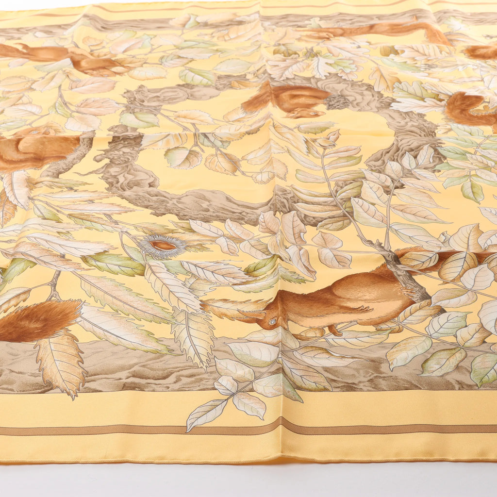 Hermès Carré 90 "CASSE NOISETTE" Silk handkerchief in Yellow x Brown