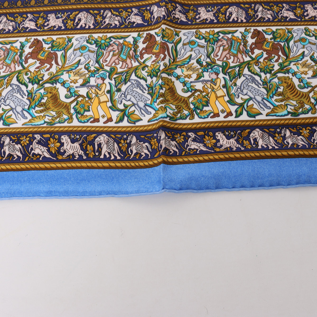 Hermès Carré 90 "CHASSE en INDE" Silk handkerchief in Blue