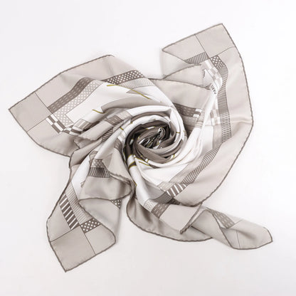 Hermès Carré 90 "CHEVAL DE COURSES" Silk handkerchief in Gray