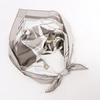 Hermès Carré 90 "CHEVAL DE COURSES" Silk handkerchief in Gray