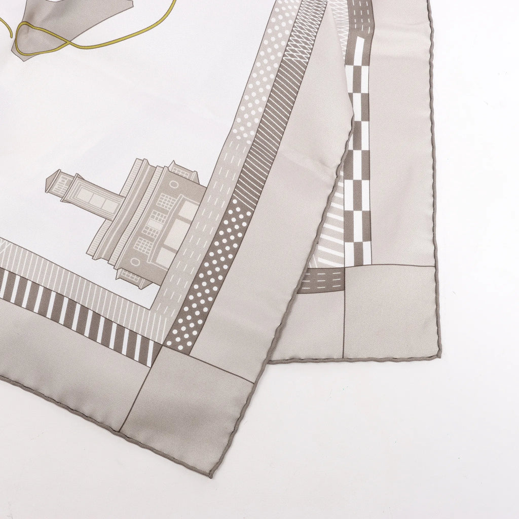 Hermès Carré 90 "CHEVAL DE COURSES" Silk handkerchief in Gray