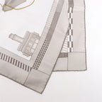 Hermès Carré 90 "CHEVAL DE COURSES" Silk handkerchief in Gray