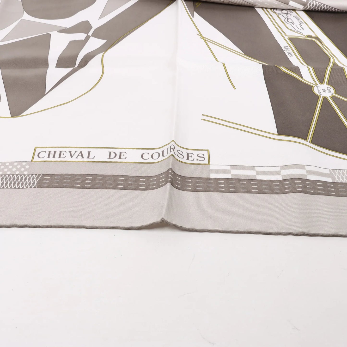 Hermès Carré 90 "CHEVAL DE COURSES" Silk handkerchief in Gray