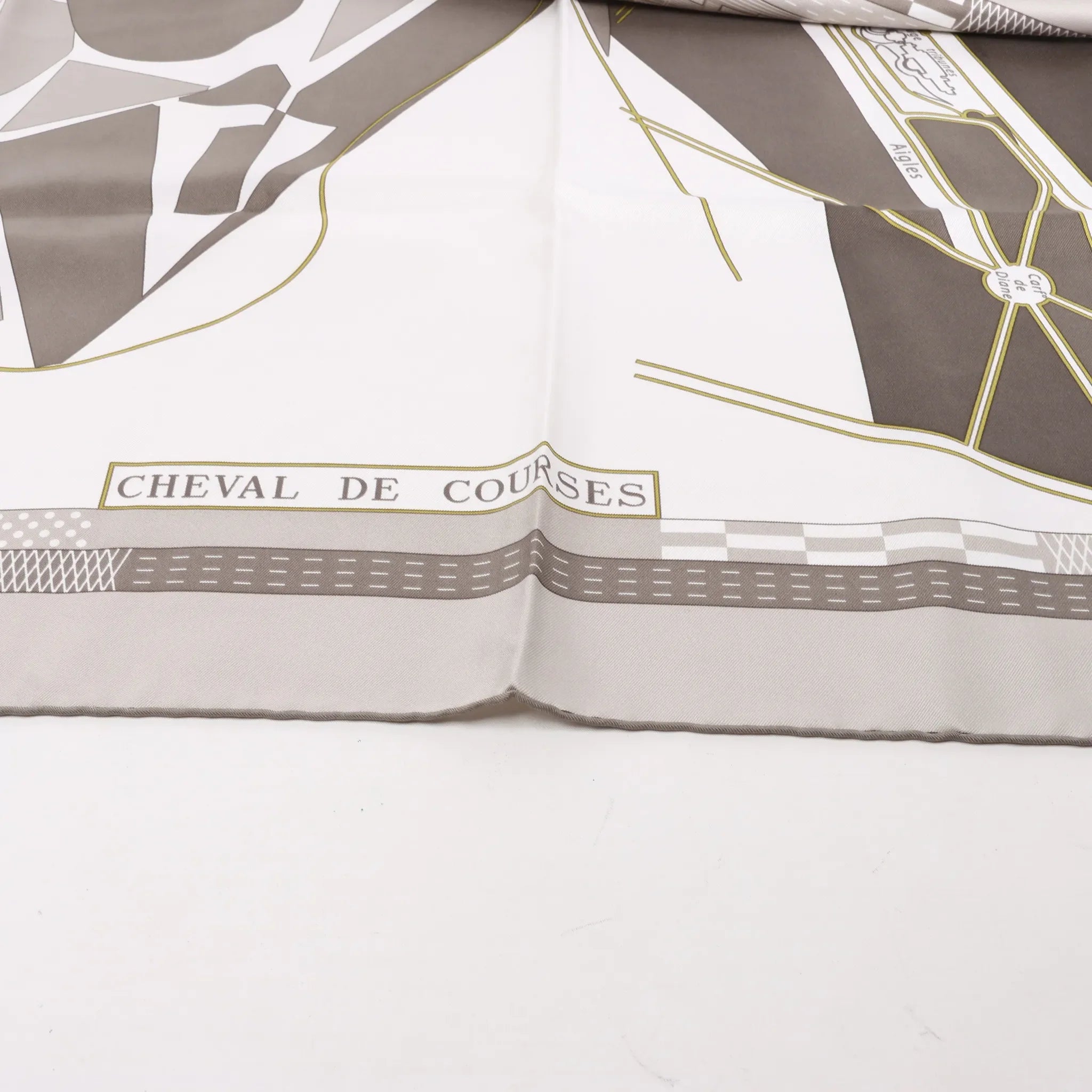 Hermès Carré 90 "CHEVAL DE COURSES" Silk handkerchief in Gray
