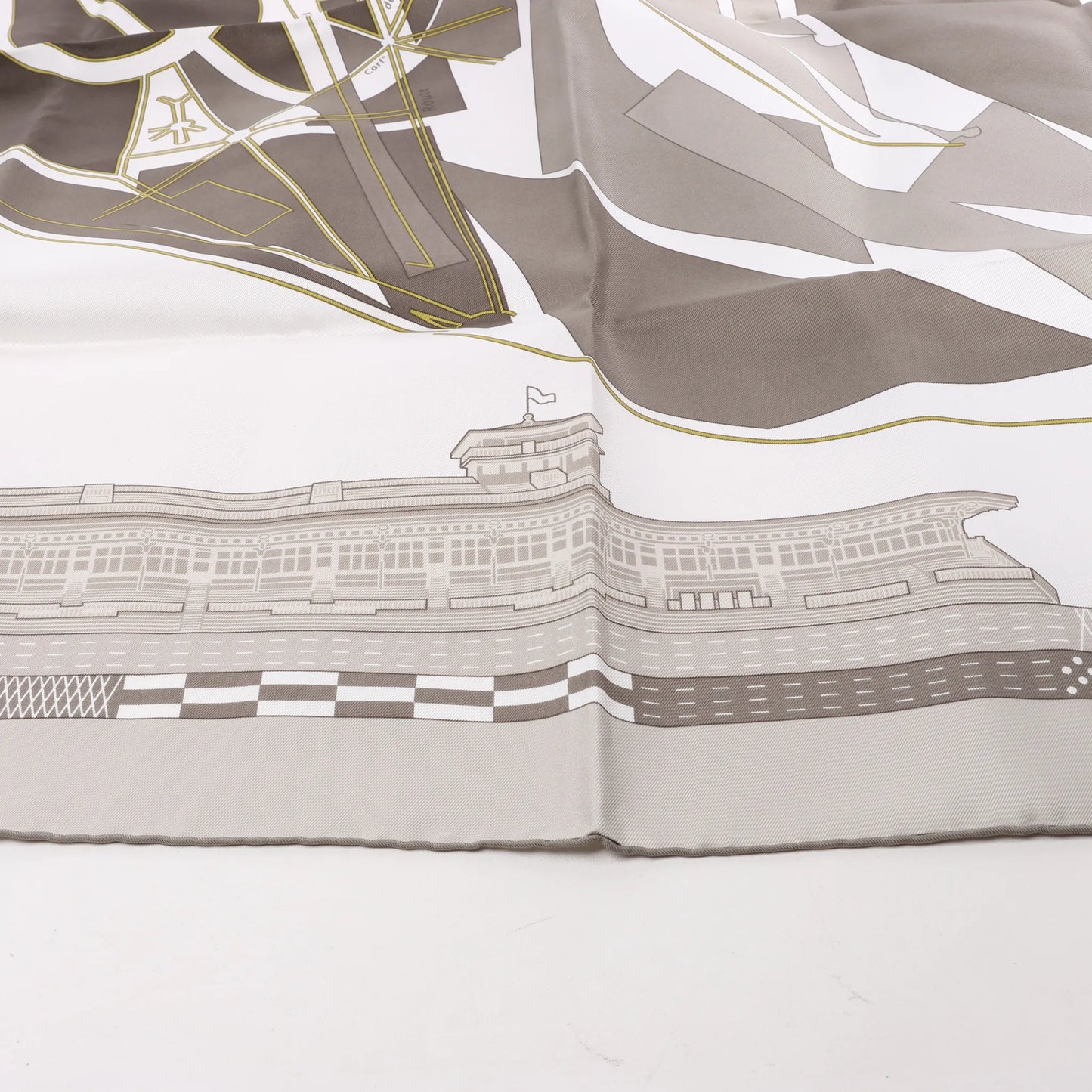 Hermès Carré 90 "CHEVAL DE COURSES" Silk handkerchief in Gray