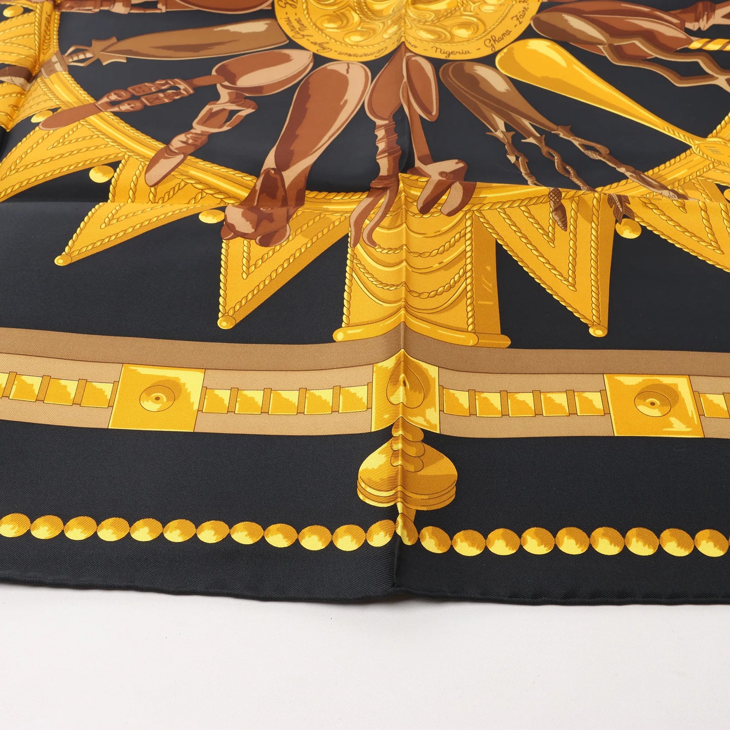 Hermès Carré 90 "CUILLERS D‘AFRIQUE" Silk handkerchief in Black