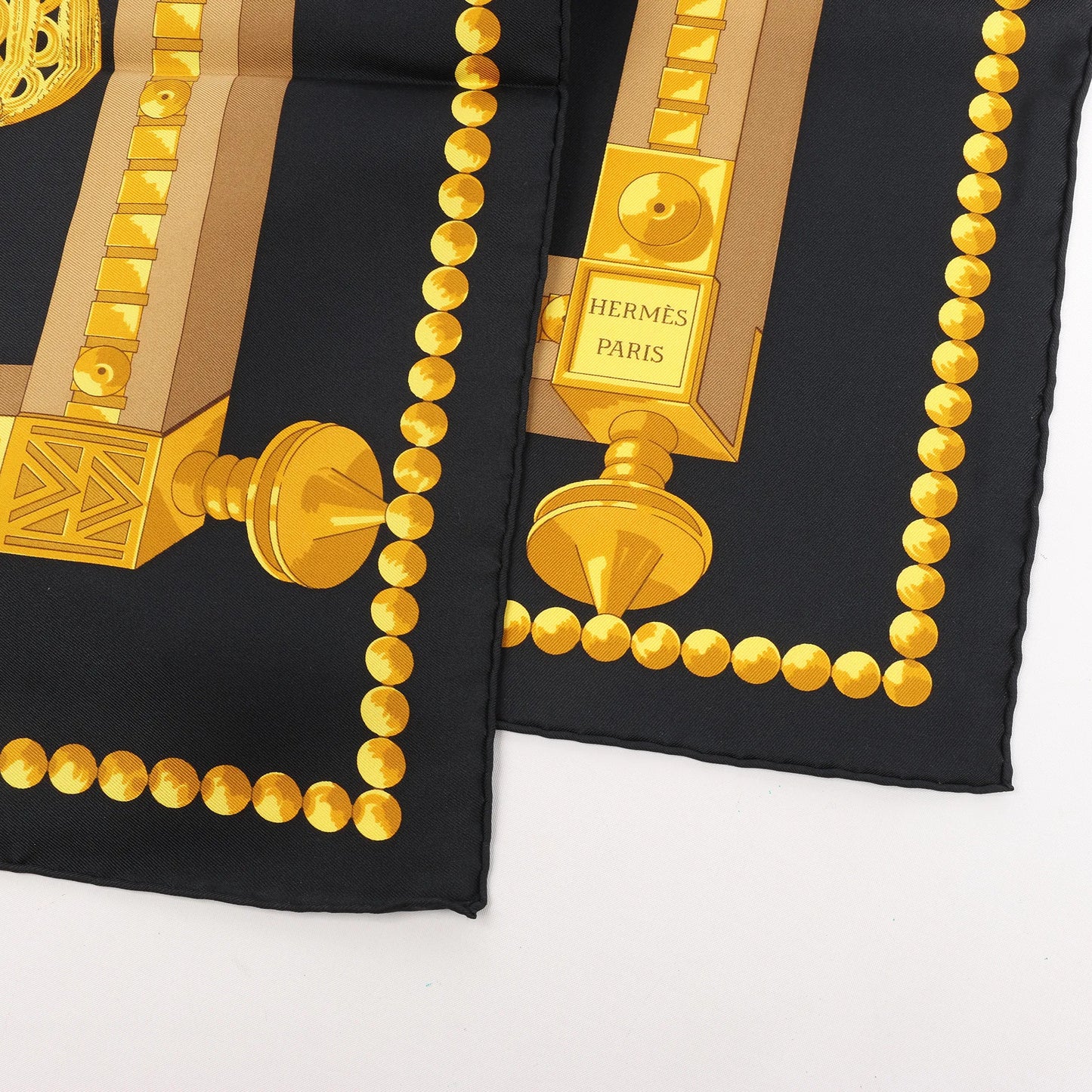 Hermès Carré 90 "CUILLERS D‘AFRIQUE" Silk handkerchief in Black