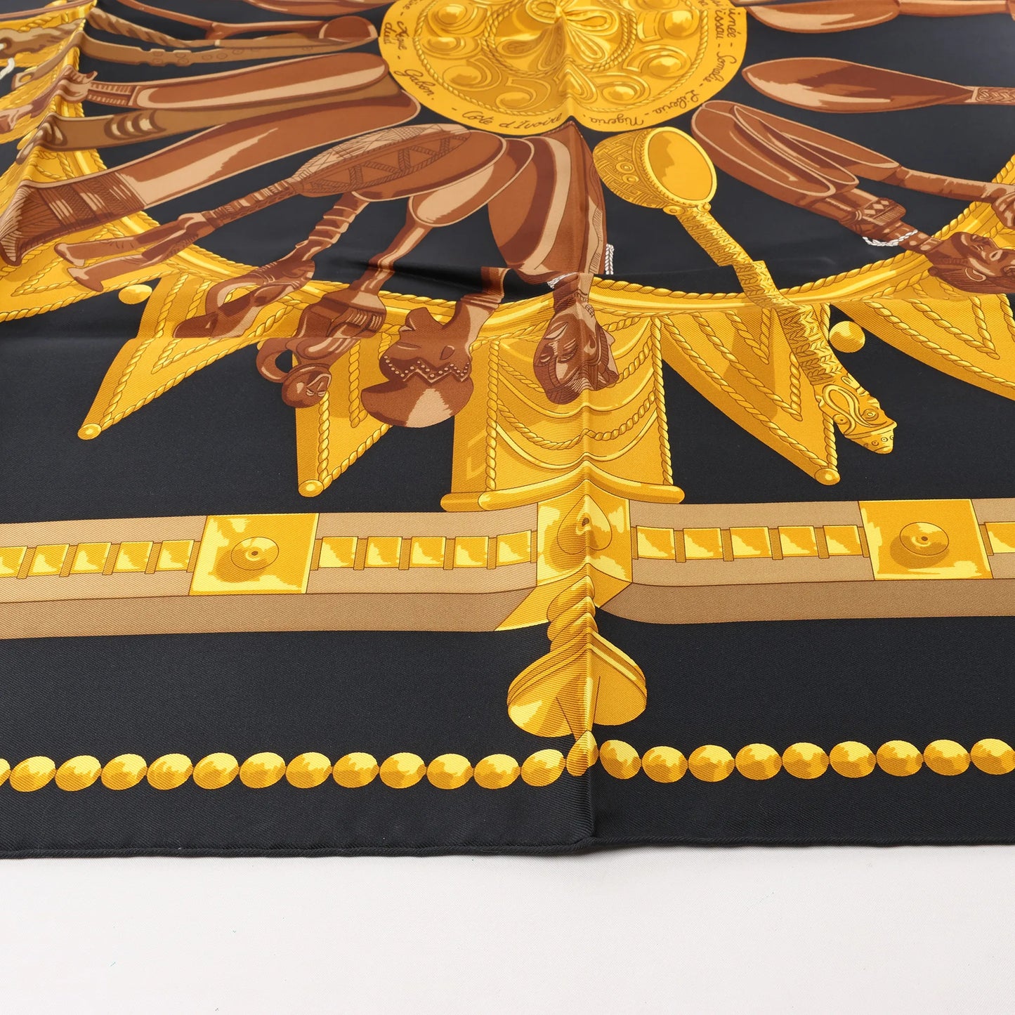 Hermès Carré 90 "CUILLERS D‘AFRIQUE" Silk handkerchief in Black