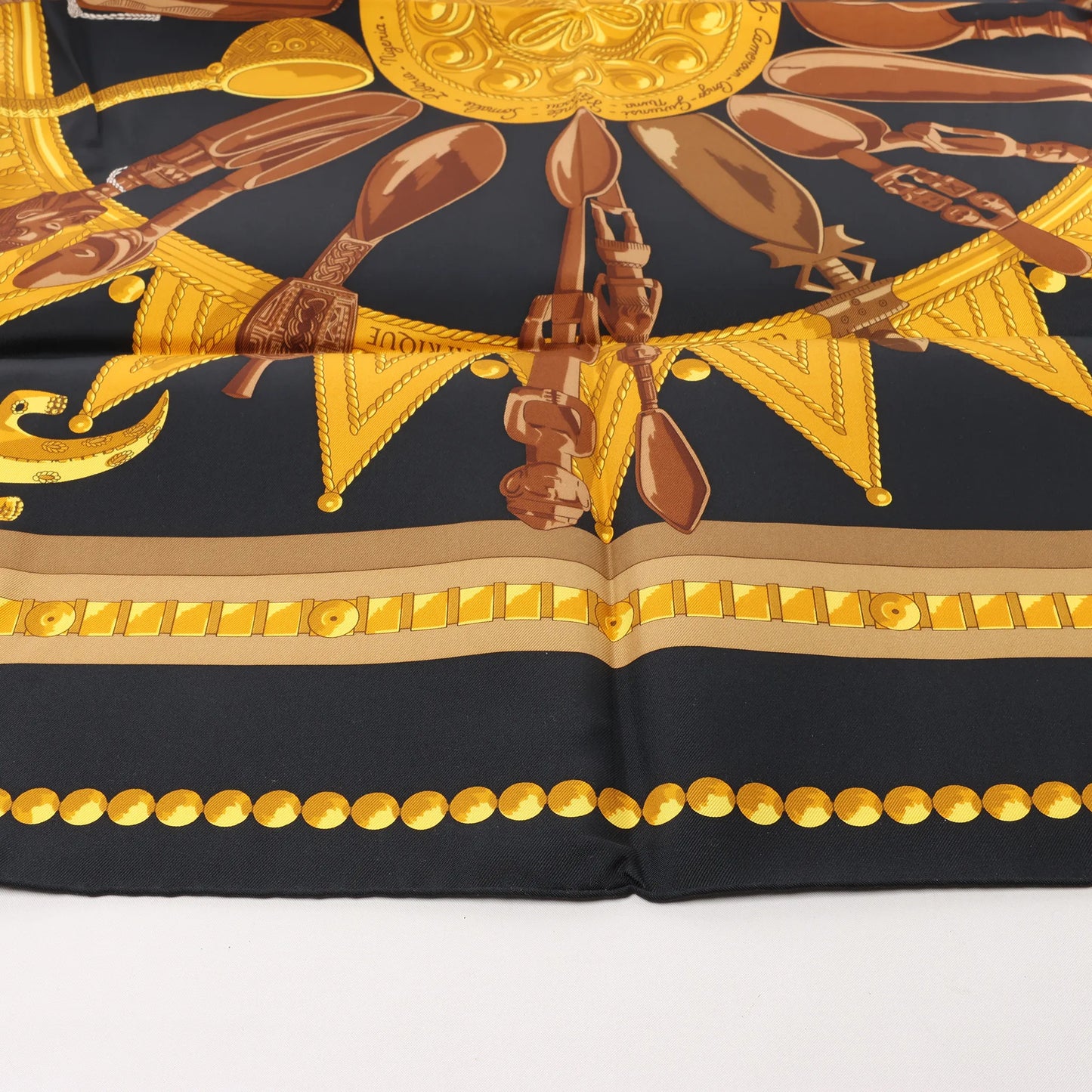 Hermès Carré 90 "CUILLERS D‘AFRIQUE" Silk handkerchief in Black