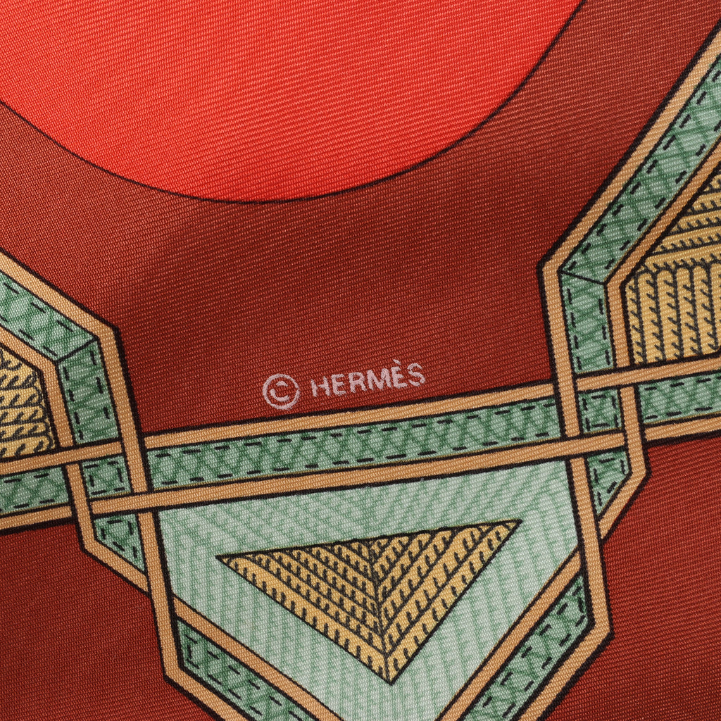 Hermès Carré 90 "CUIRS DU DESERT" Silk handkerchief in Red x Brown