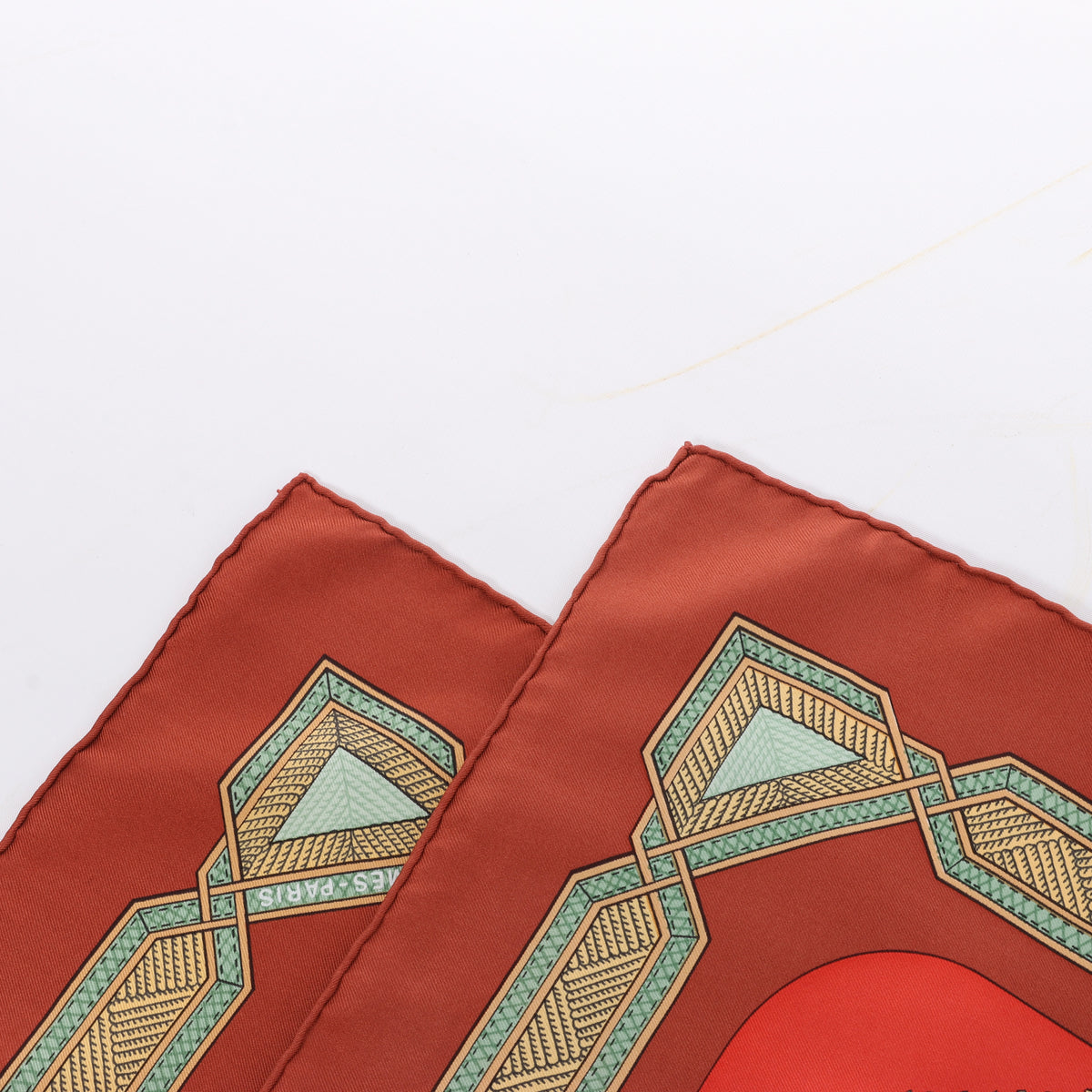 Hermès Carré 90 "CUIRS DU DESERT" Silk handkerchief in Red x Brown