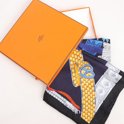 Hermès Carré 90 „Ceintures et Liens Belts and Strings“ Seidentaschentuch in Marineblau