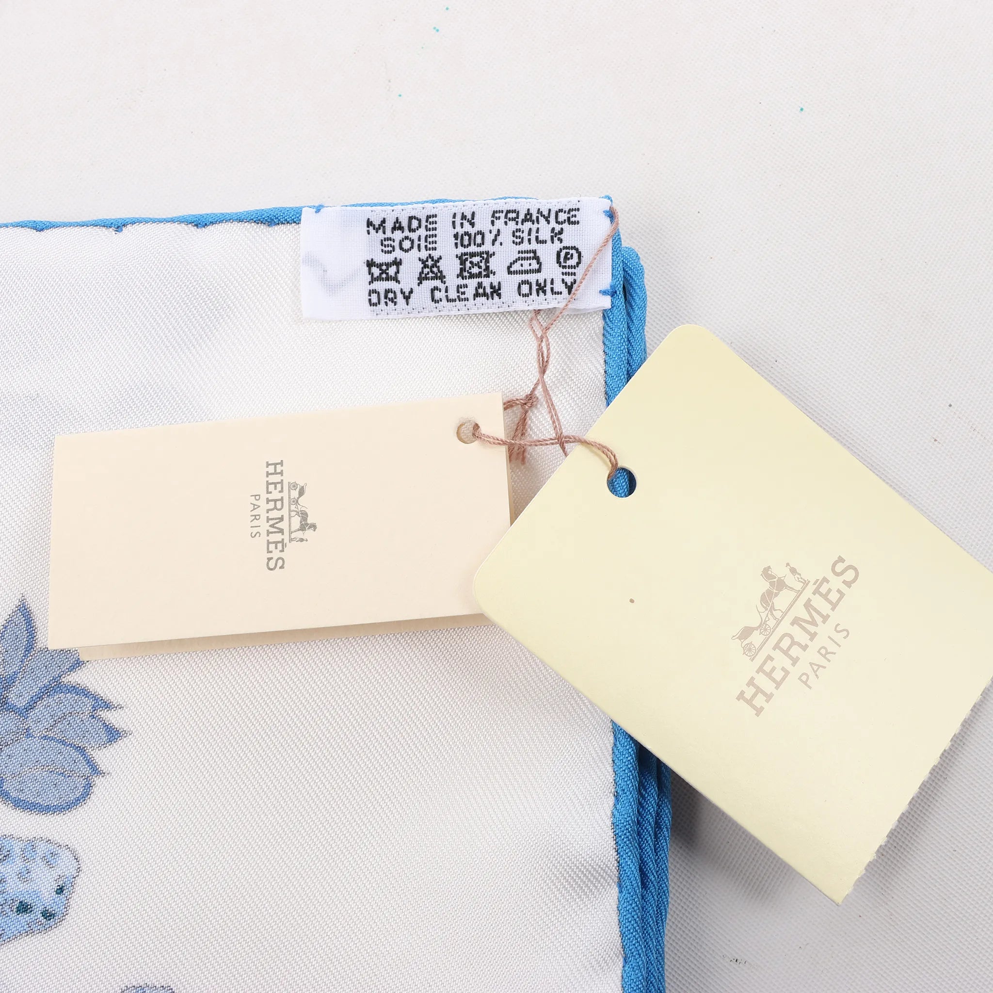 Hermès Carré 90 "Chemins de Corail" Silk handkerchief in Blue