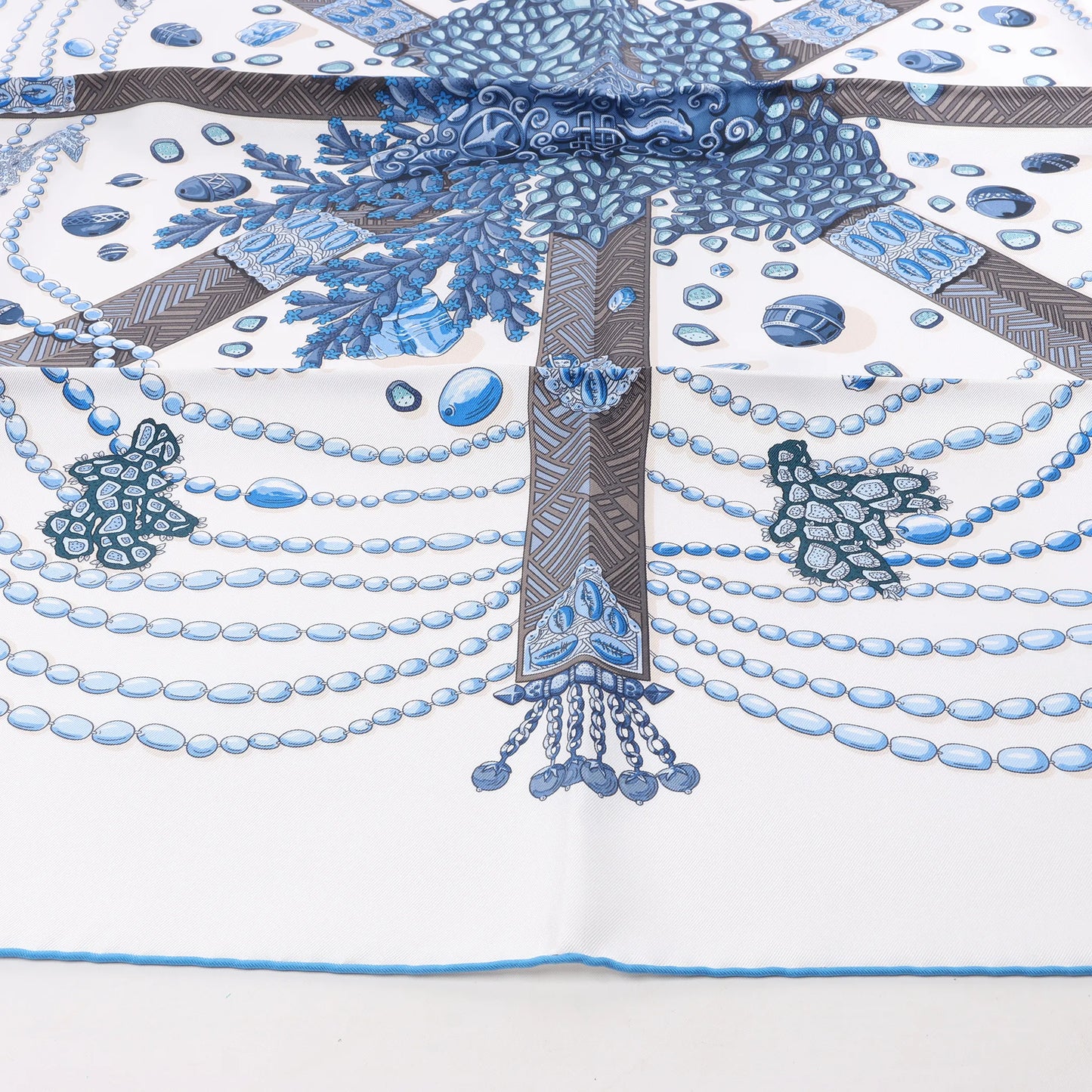 Hermès Carré 90 "Chemins de Corail" Silk handkerchief in Blue