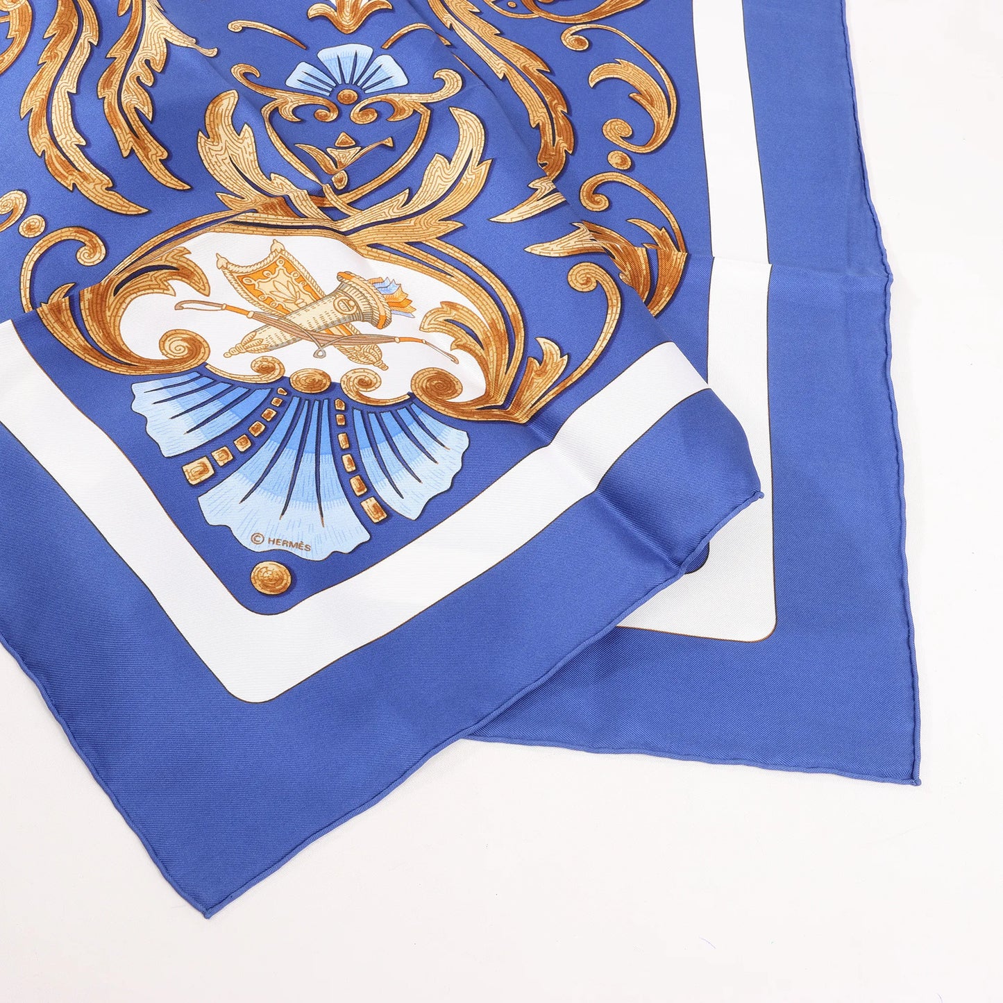 Hermès Carré 90 "Cheval Turc" Silk handkerchief in Blue