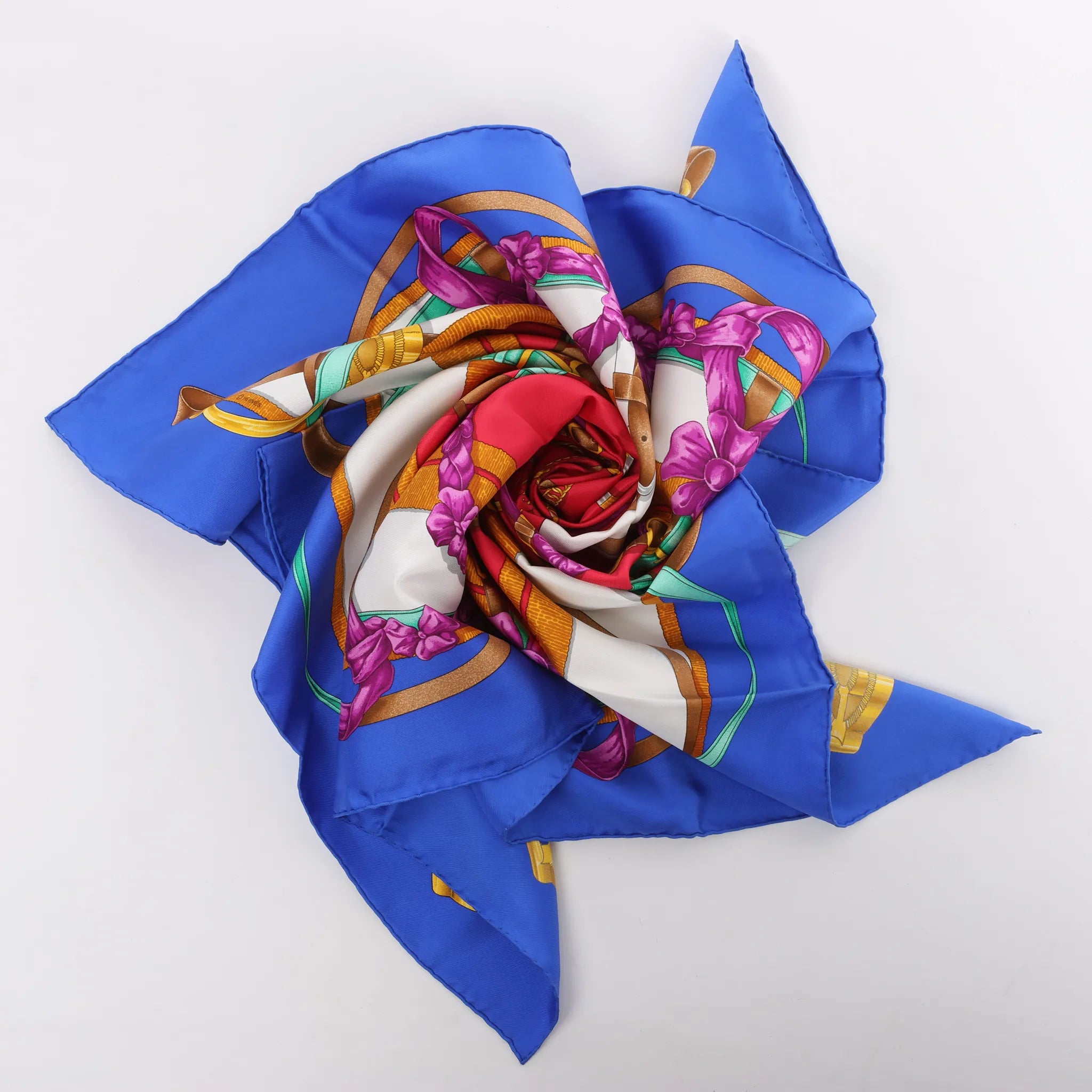 Hermès Carré 90 "Crano Manage" Silk handkerchief in Blue x Red