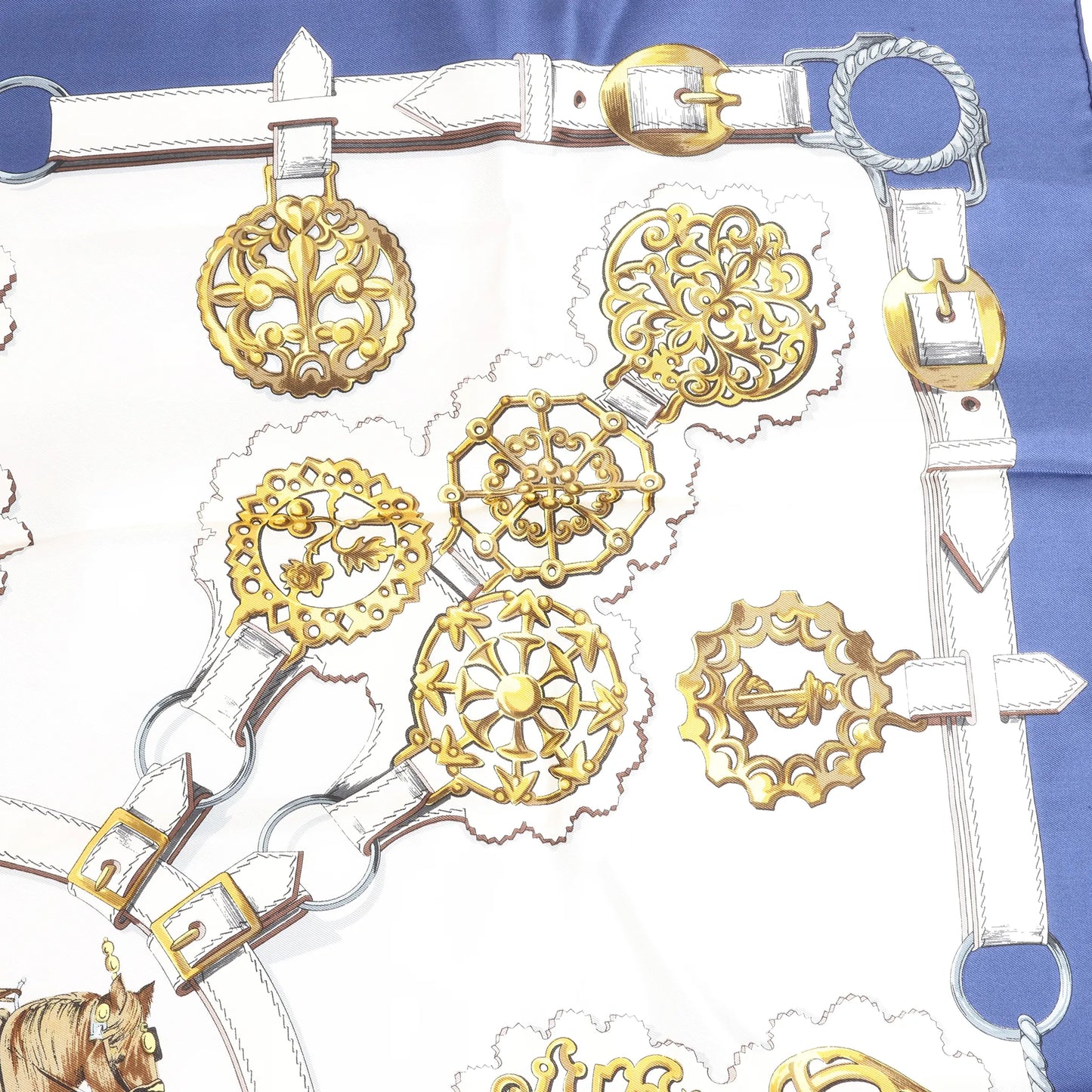 Hermès Carré 90 „Cuivreries“ Seidentaschentuch in Marineblau x Weiß