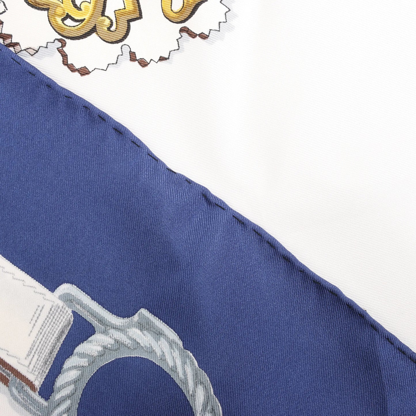 Hermès Carré 90 „Cuivreries“ Seidentaschentuch in Marineblau x Weiß