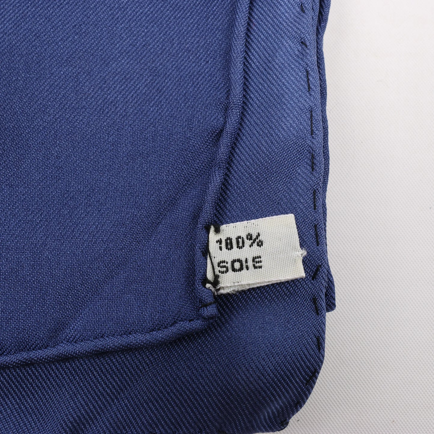 Hermès Carré 90 „Cuivreries“ Seidentaschentuch in Marineblau x Weiß