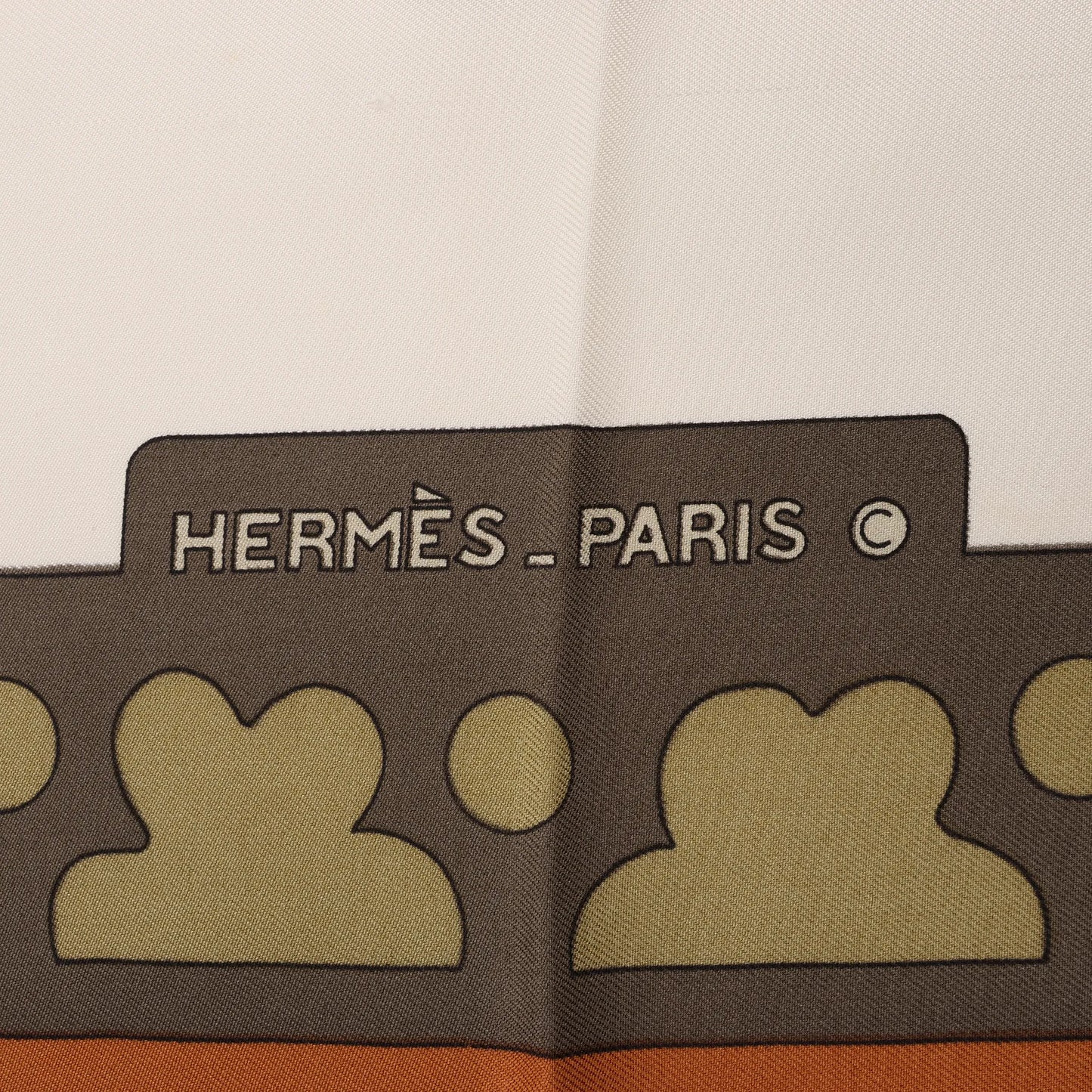 Hermès Carré 90 "DIANE Gunshot" Silk handkerchief in Brown