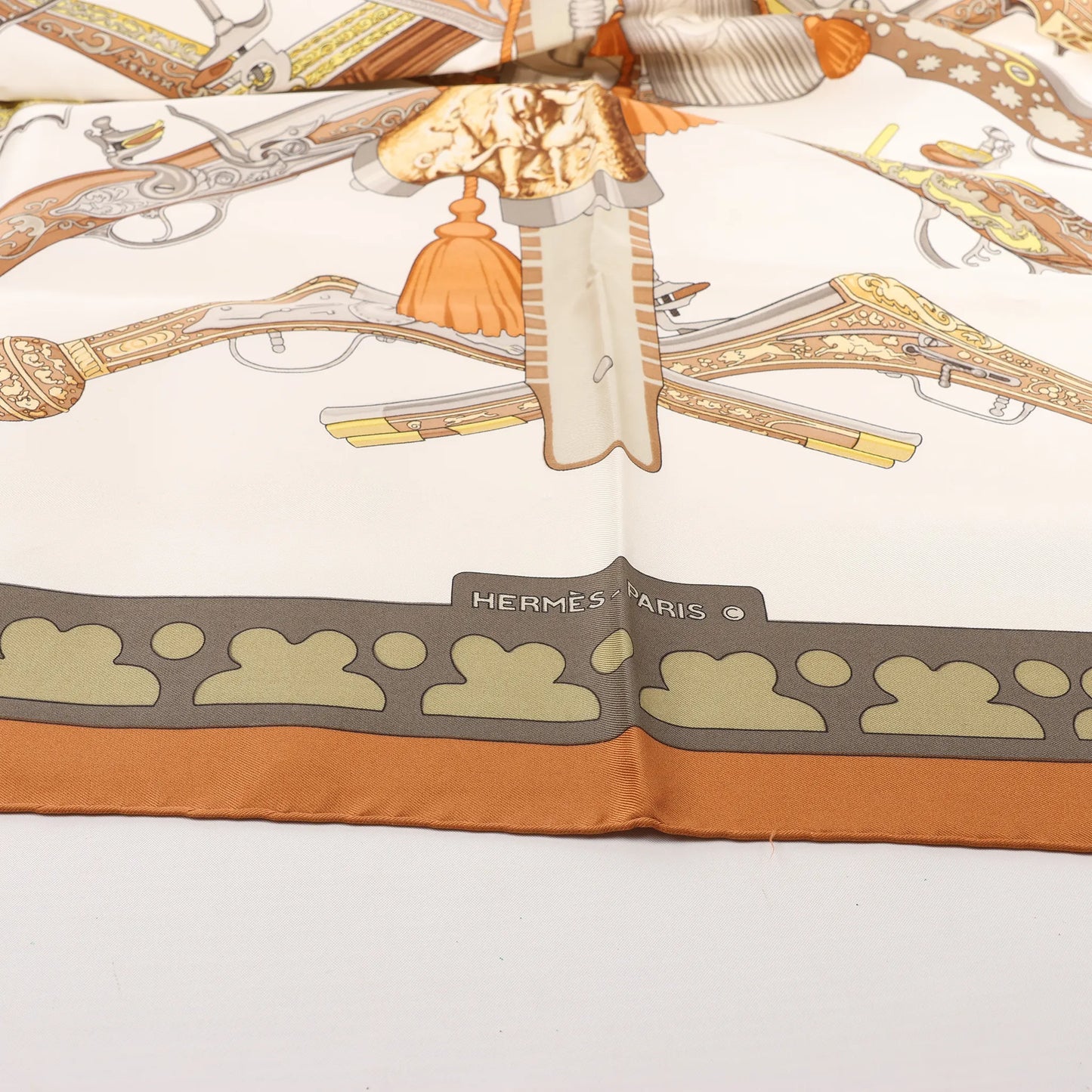 Hermès Carré 90 "DIANE Gunshot" Silk handkerchief in Brown