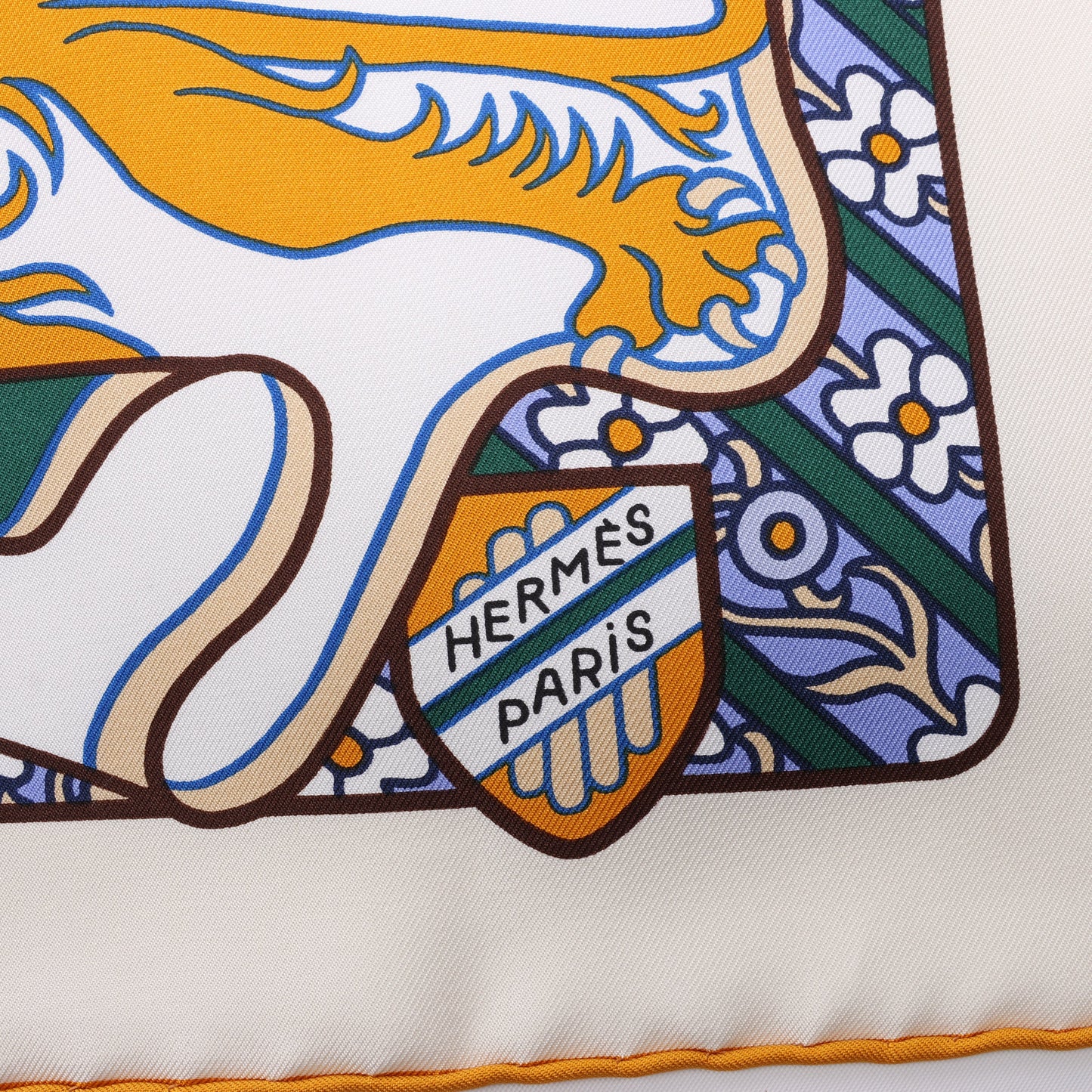 Hermès Carré 90 „DUELS ONIRIQUES“ Schal aus 100 % Seide in Mehrfarbig