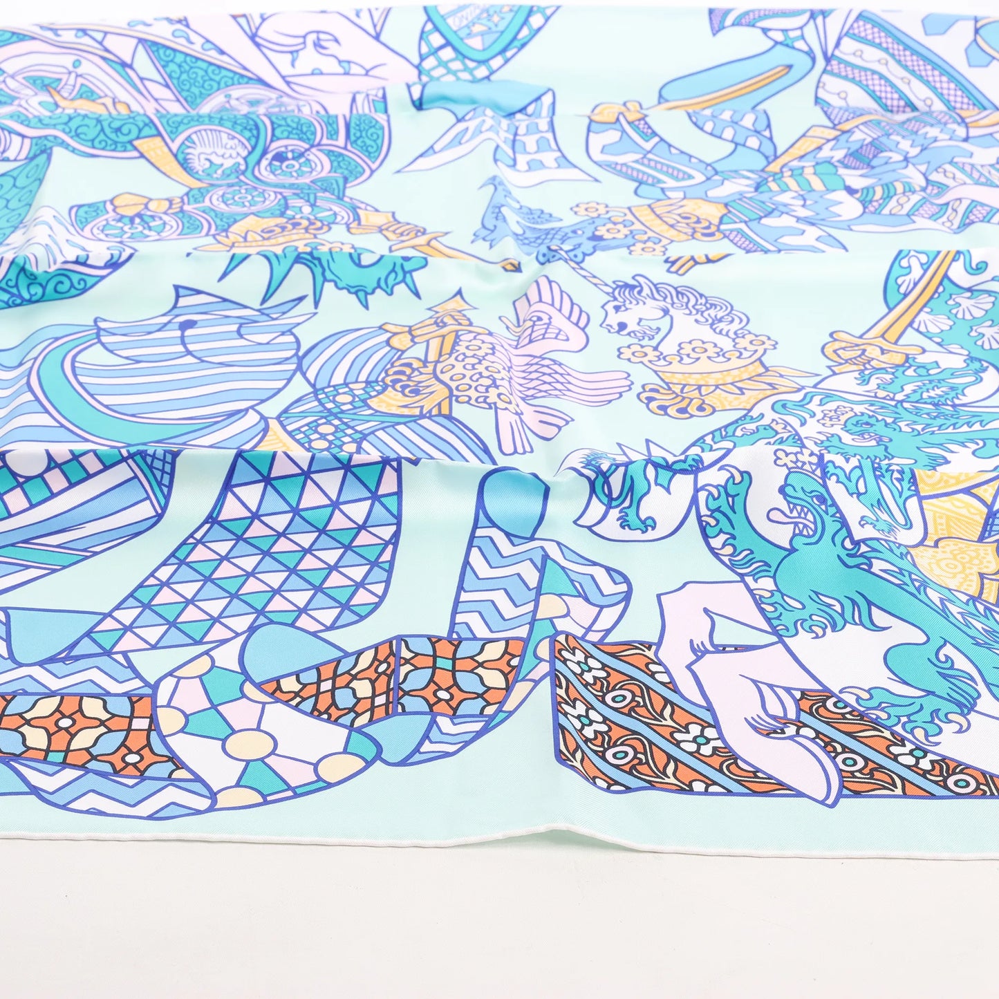 Hermès Carré 90 „DUELS ONIRIQUES“ Seidentaschentuch in Blau