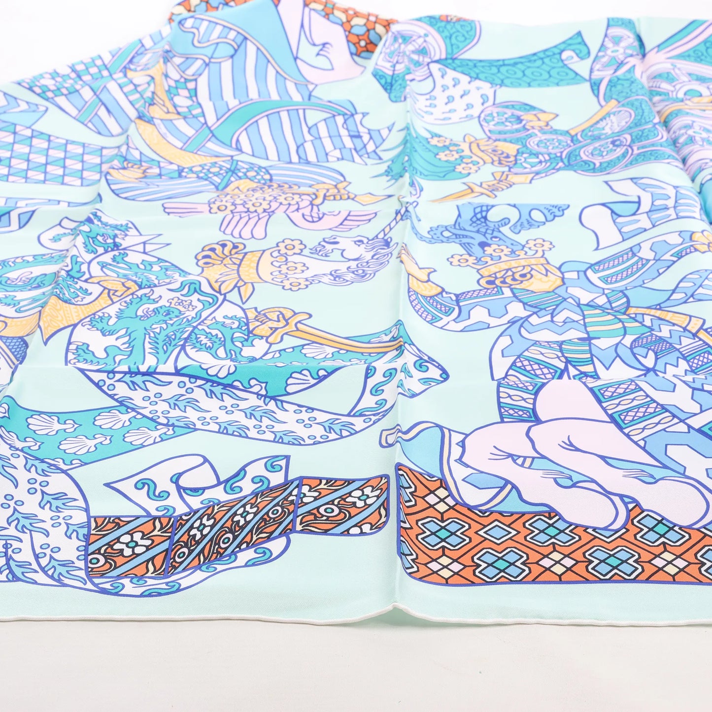 Hermès Carré 90 „DUELS ONIRIQUES“ Seidentaschentuch in Blau