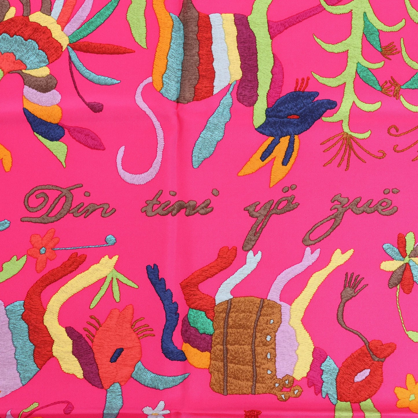 Hermès Carré 90 "Din tini ya Zue An" Silk handkerchief in Pink