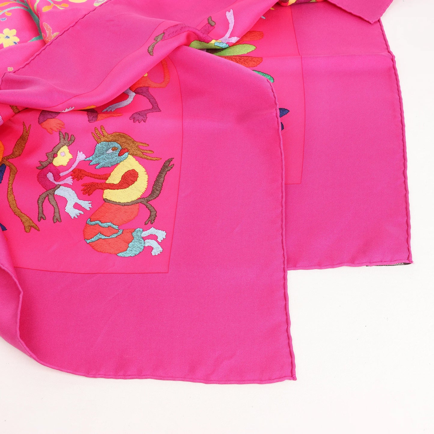 Hermès Carré 90 "Din tini ya Zue An" Silk handkerchief in Pink