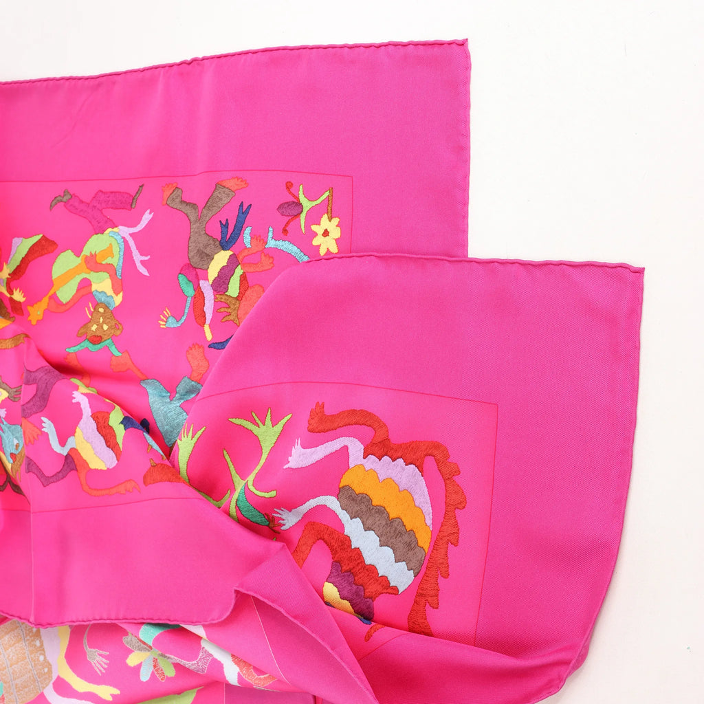 Hermès Carré 90 "Din tini ya Zue An" Silk handkerchief in Pink