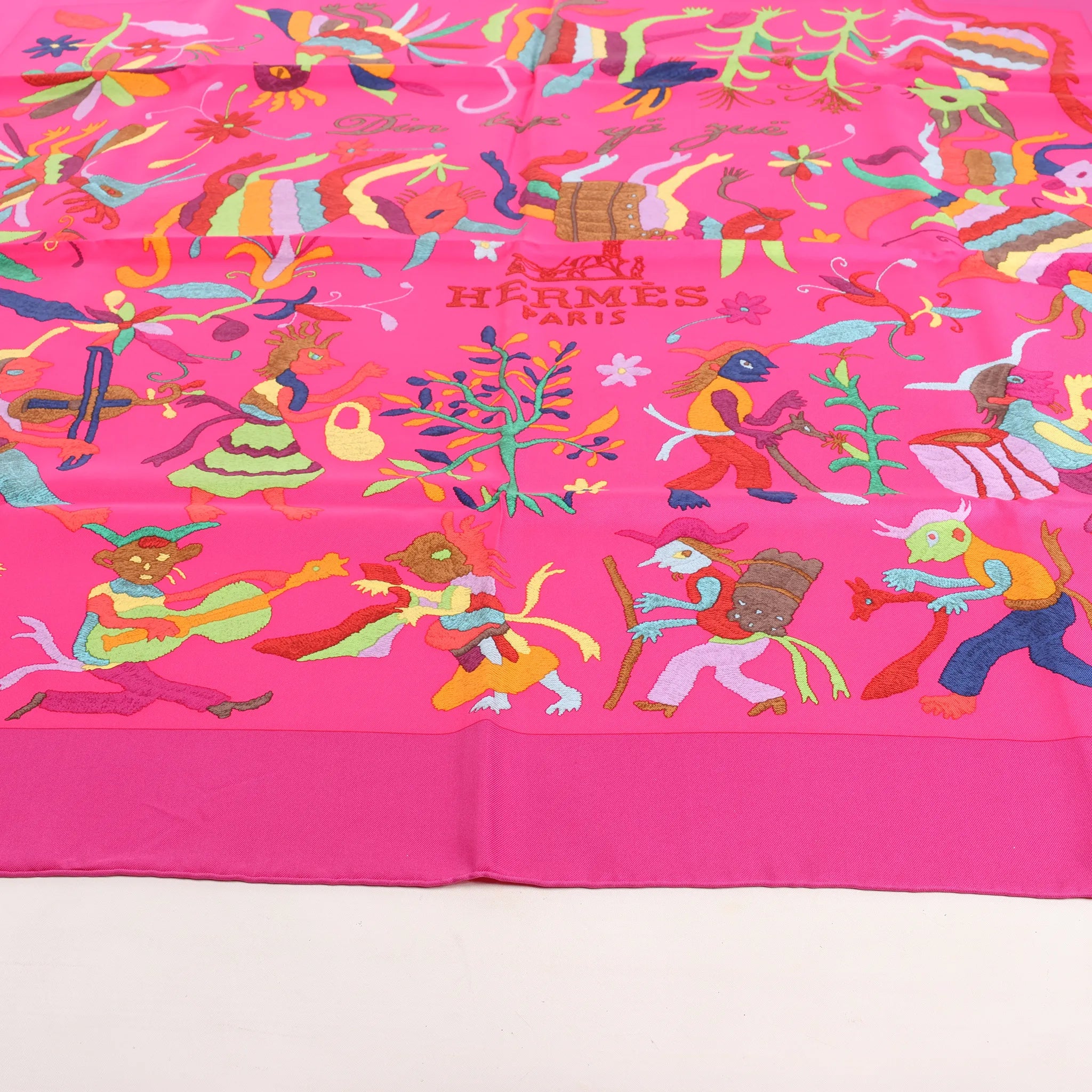 Hermès Carré 90 "Din tini ya Zue An" Silk handkerchief in Pink