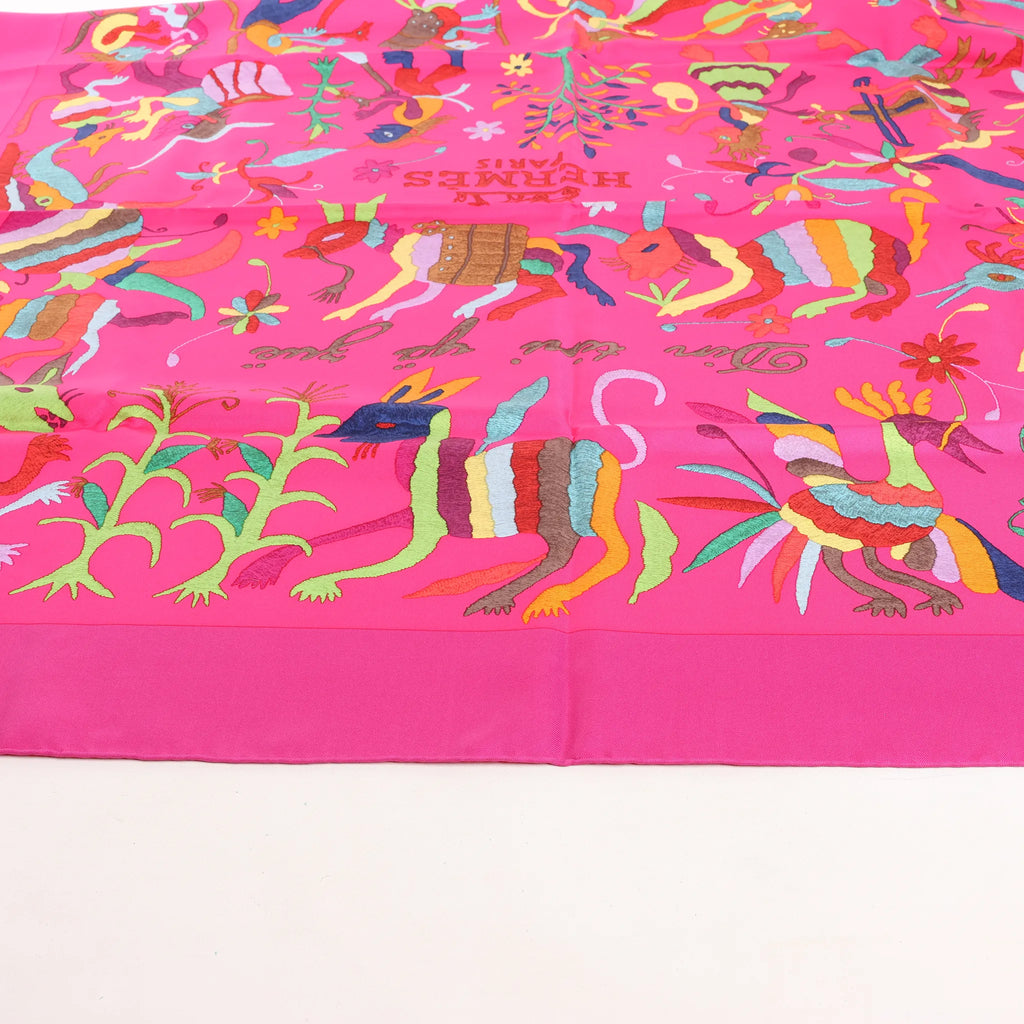 Hermès Carré 90 "Din tini ya Zue An" Silk handkerchief in Pink