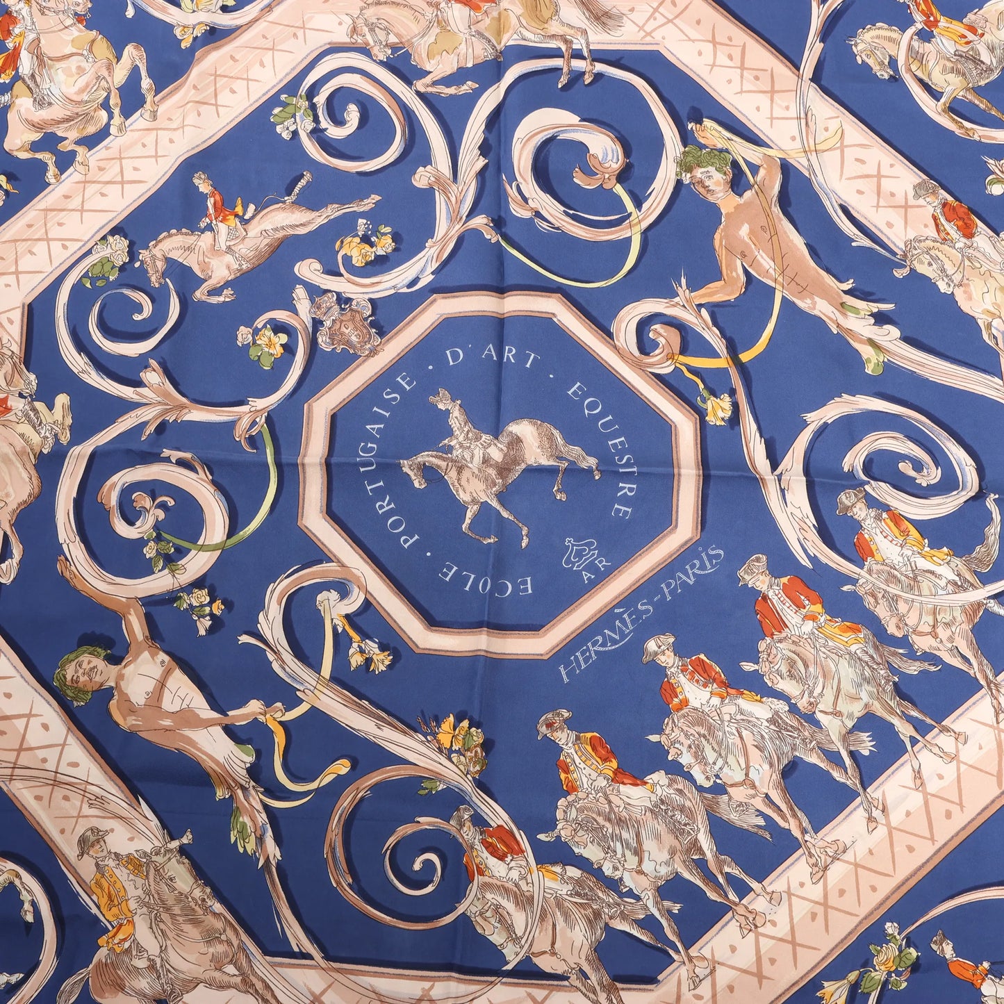 Hermès Carré 90 „ECOLE PORTUGAISE D'ART EQUESTRE“ Seidentaschentuch in Marineblau