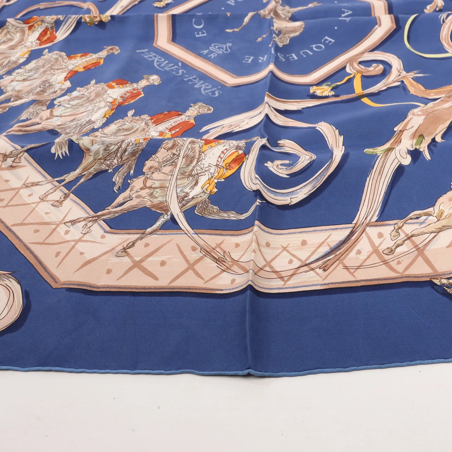 Hermès Carré 90 „ECOLE PORTUGAISE D'ART EQUESTRE“ Seidentaschentuch in Marineblau