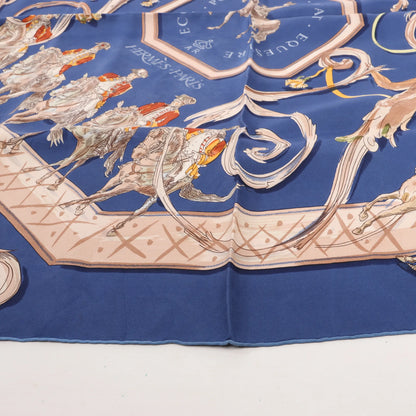 Hermès Carré 90 „ECOLE PORTUGAISE D'ART EQUESTRE“ Seidentaschentuch in Marineblau