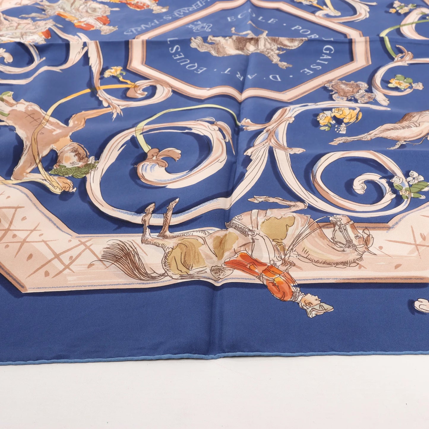 Hermès Carré 90 „ECOLE PORTUGAISE D'ART EQUESTRE“ Seidentaschentuch in Marineblau